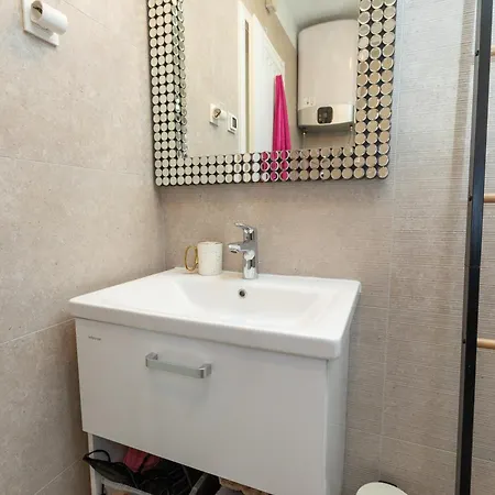 شقة Teny With Balcony And Private Parking *