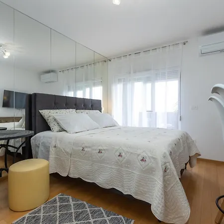 Teny With Balcony And Private Parking Apartament Zadar